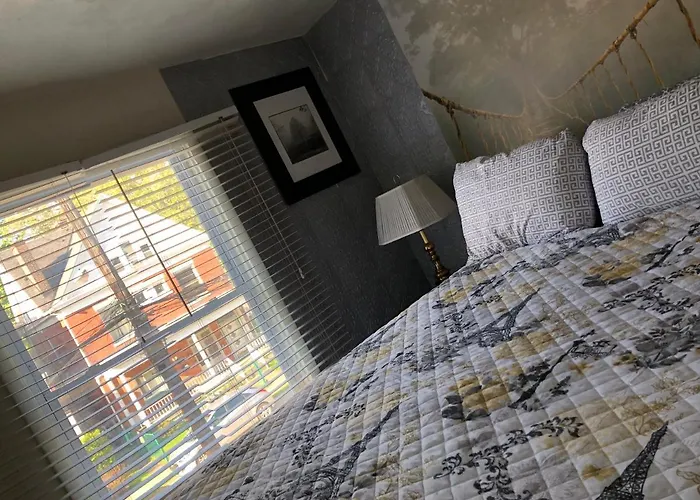 Guest house Highland Park *